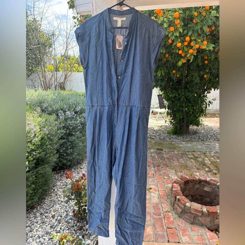 Life in progress brand new jean jumper, tag on super cute throw on piece